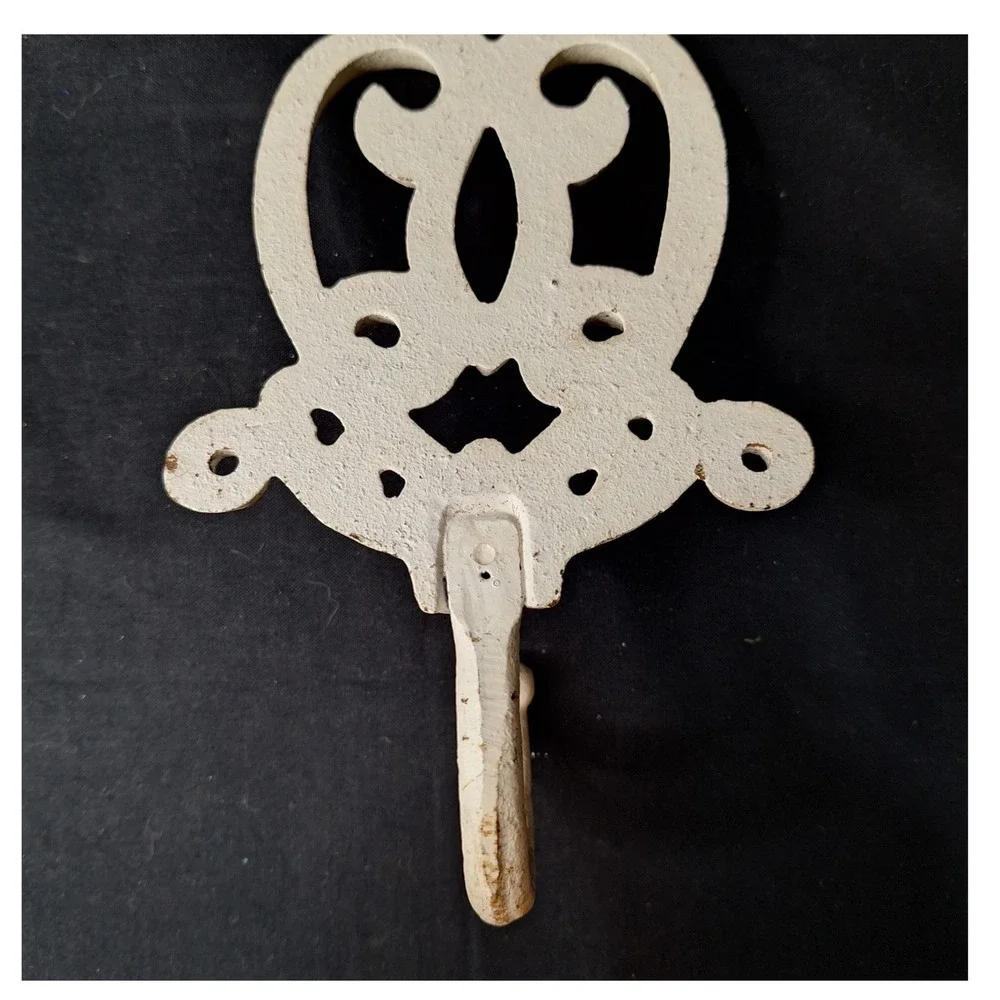 Vintage Cast Iron Scroll Heart Wall Hook Cream Wht Shabby Chic Coat Towel Hanger